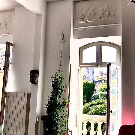 Appartement à la Roquette, dans l'Hotel de Divonne, classé. Arlés Exterior foto