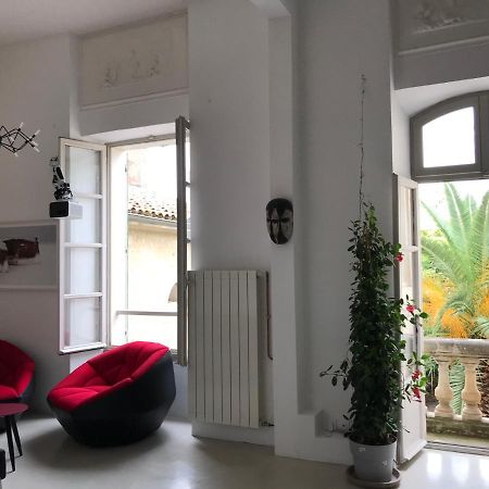 Appartement à la Roquette, dans l'Hotel de Divonne, classé. Arlés Exterior foto