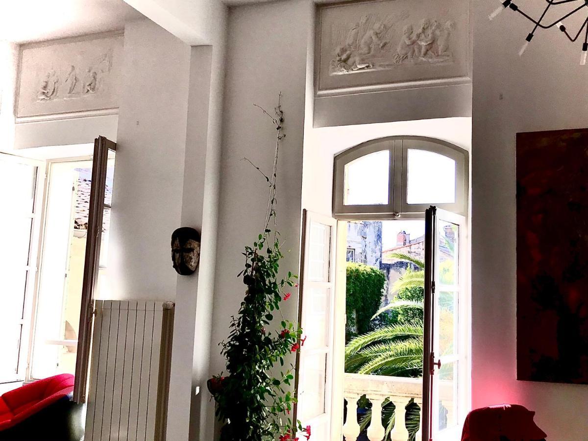 Appartement à la Roquette, dans l'Hotel de Divonne, classé. Arlés Exterior foto