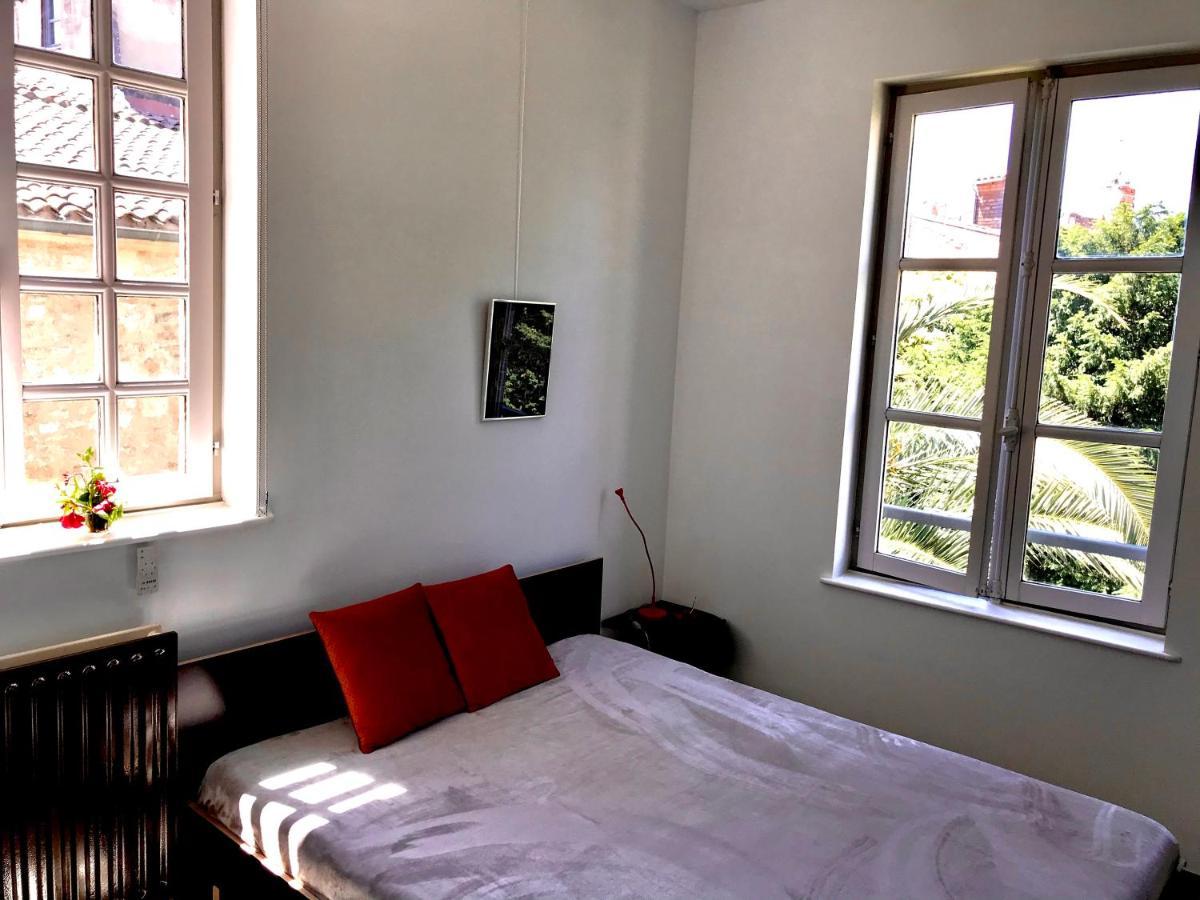 Appartement à la Roquette, dans l'Hotel de Divonne, classé. Arlés Exterior foto